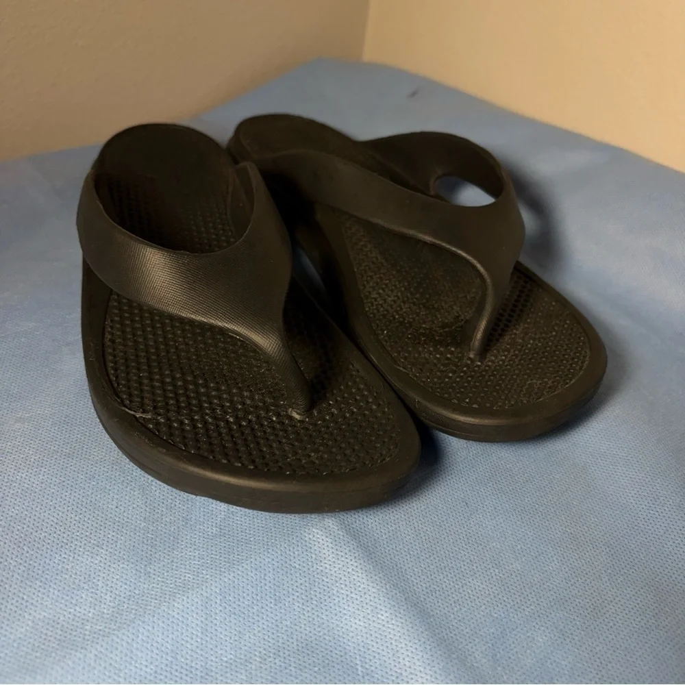 Toes Black Flip Flop Sandals